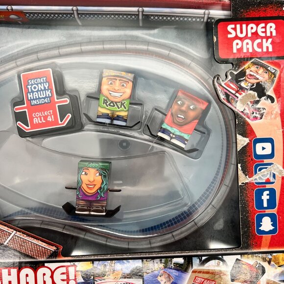 Tony Hawk Box Boarders Super Pack Kidney Bowl 4 Mini Figures Clip-On Lens New - Picture 8 of 13